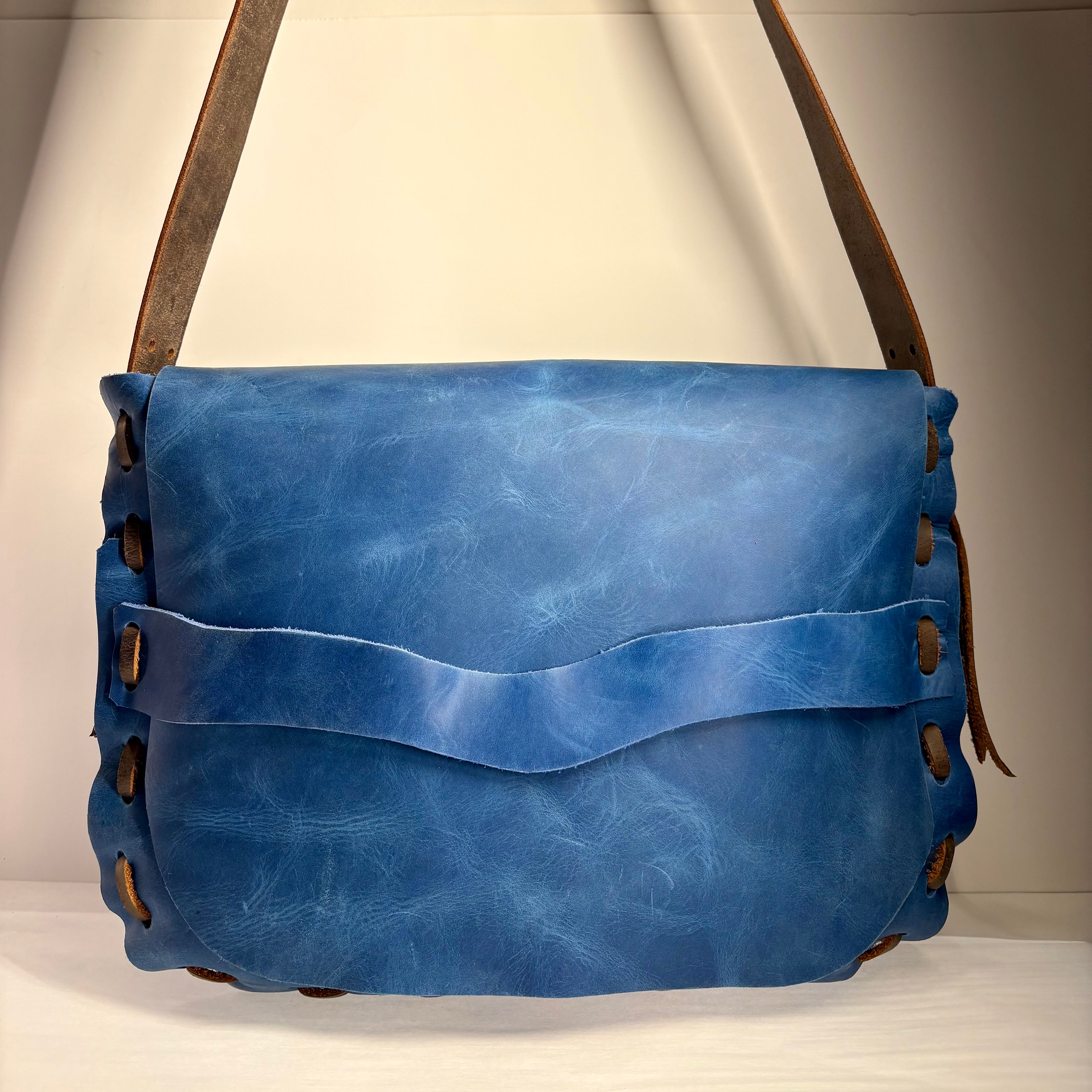 Lace Messenger